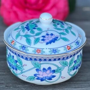 Otagiri Japan Blue Imari Porcelain Lidded Bowl – Scalloped Floral Design